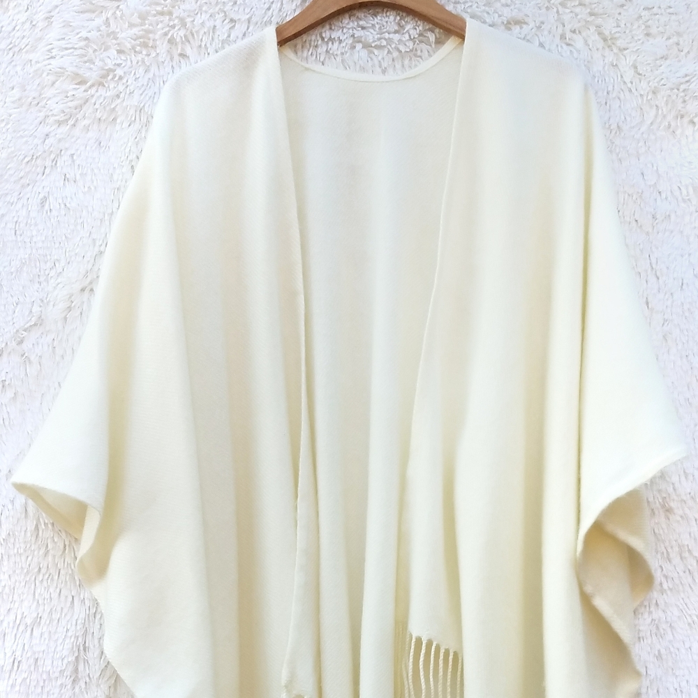 Women’s Poncho One Size Fits All - Picture 2 of 14